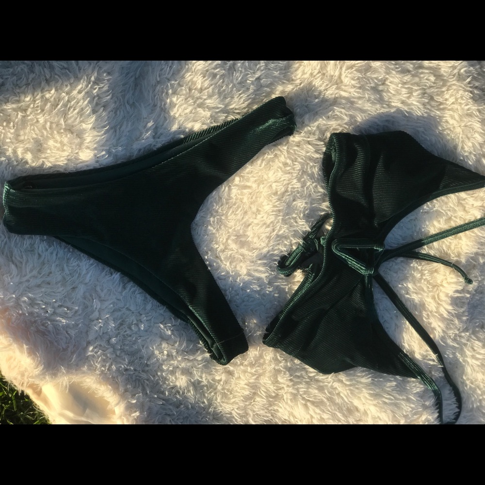 Bathing suits - Picture 5 of 5